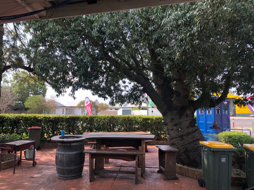 Acacia Motel Chinchilla - TARDIS Courtyard