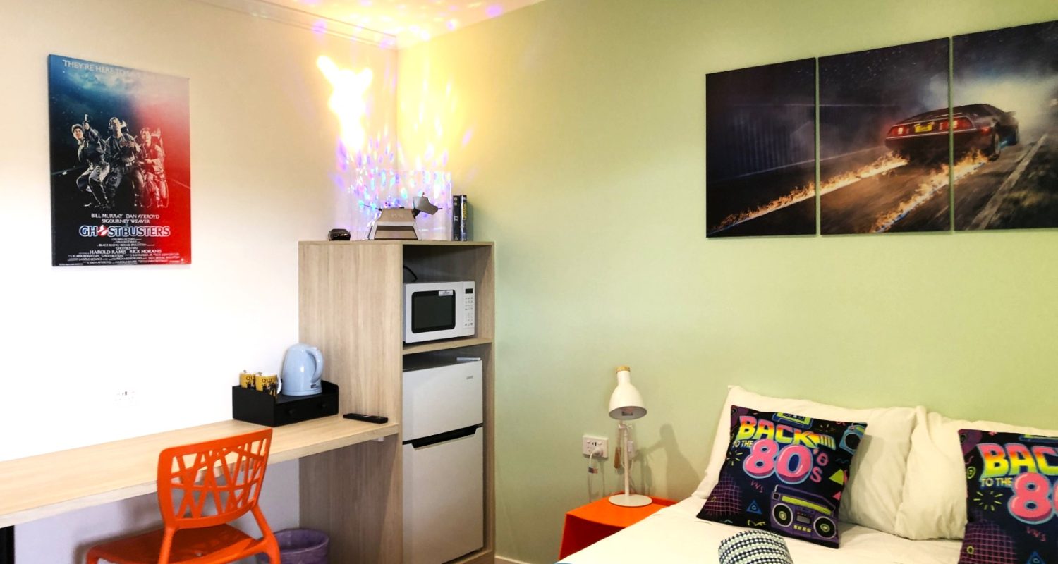 Back to the 80s room shot