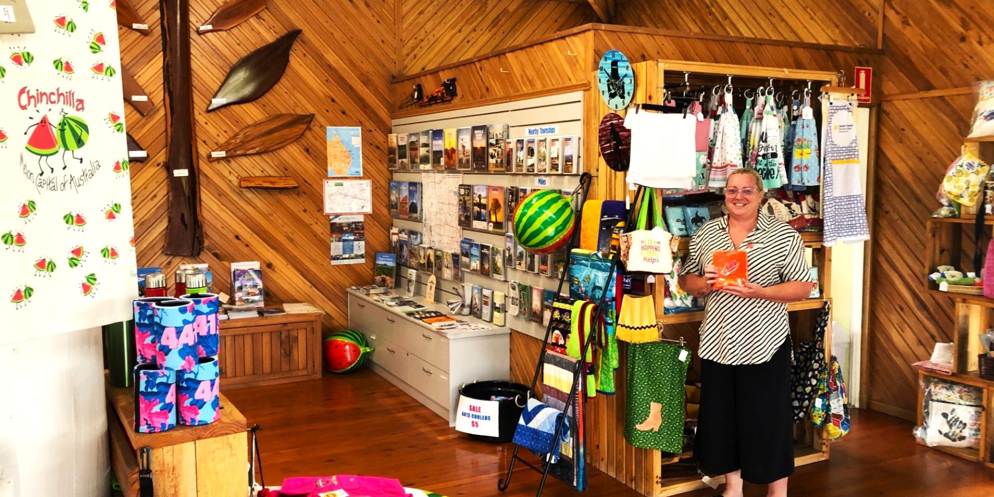 Tourist Information Centre Chinchilla - Easy walk from the Acacia motel More than a Bed