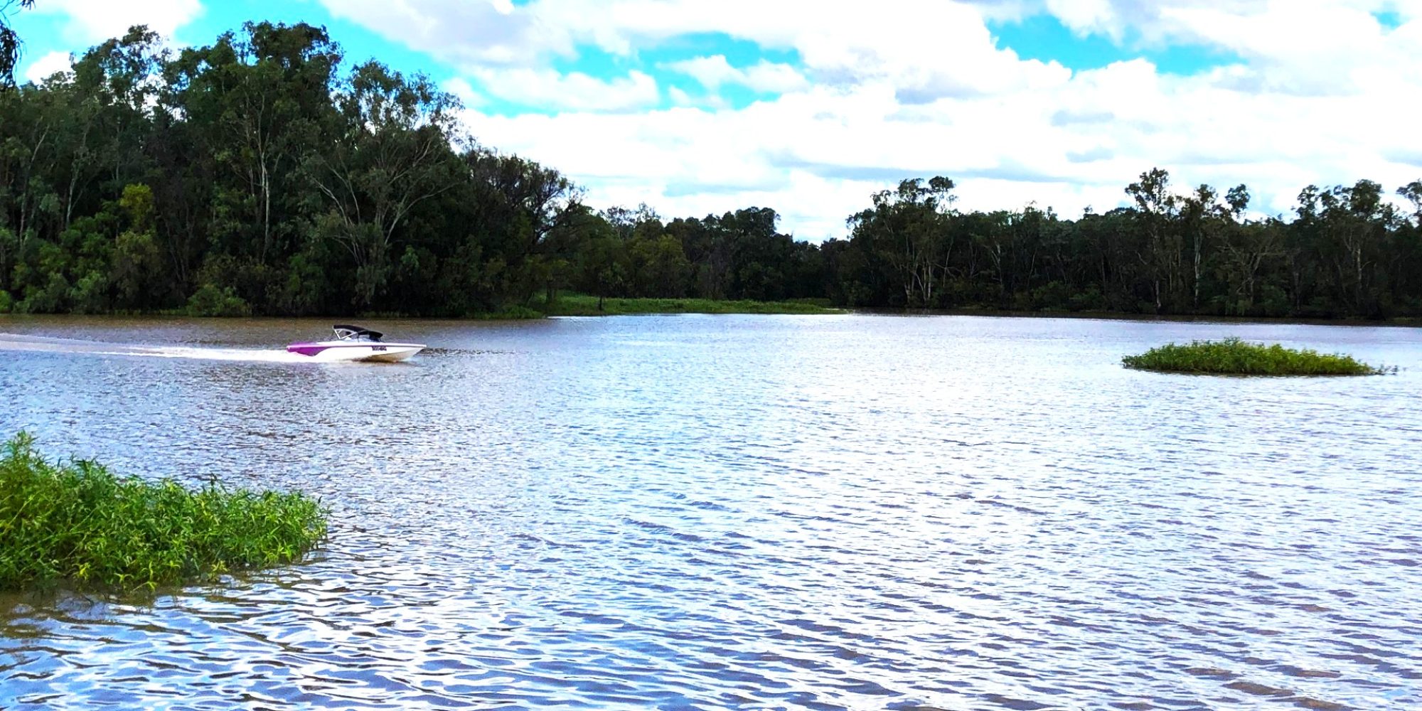Chinchilla Weir Water Skiing- Chinchilla Tara Road - Acacia motel more than a Bed